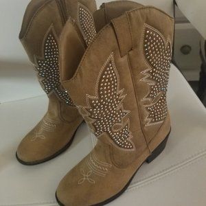 Swede Boots In Excellent Condition